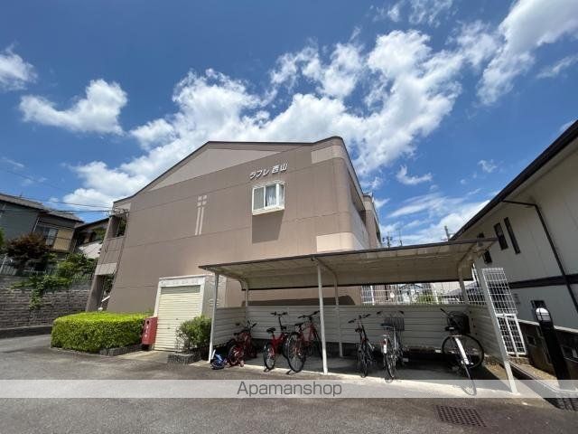 ラフレ西山の玄関写真