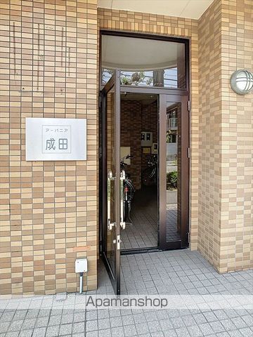 アーバニア成田の玄関写真