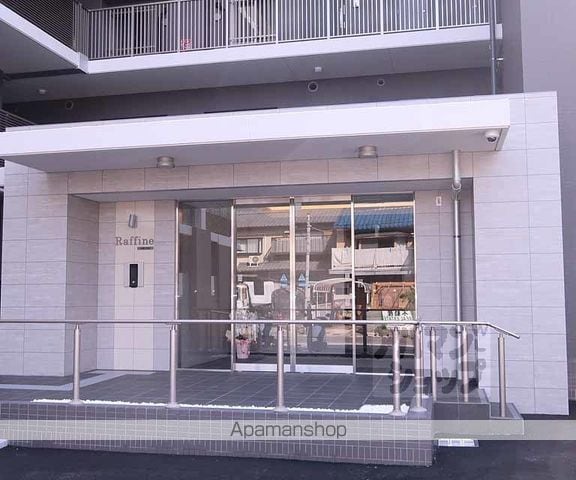 RAFFINE京都上鳥羽の玄関写真