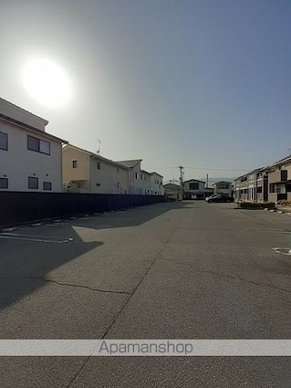 広島県府中市高木町[2LDK/54.85m2]の駐車場1