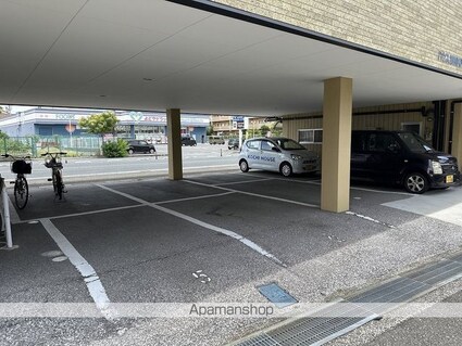 ハウス２０００ＫＵＷＡＮＡ[1K/39m2]の駐車場3