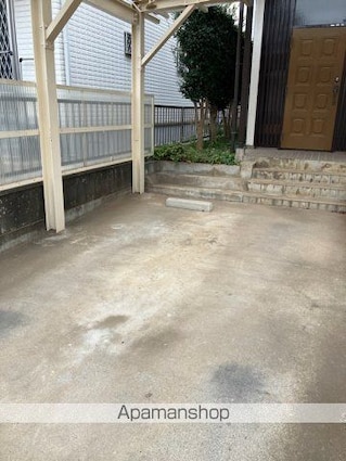 北入曽戸建[5SDK/99.15m2]の駐車場