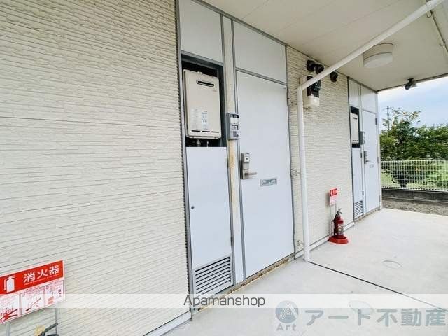 レオパレスリブェールの玄関写真