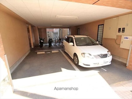 シティーハイツ道後[1K/26.5m2]の駐車場