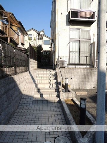 レオパレスワールド中和倉の外観写真
