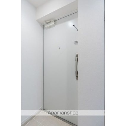 コンフォリア・リヴ北新宿[1DK/25.1m2]の玄関