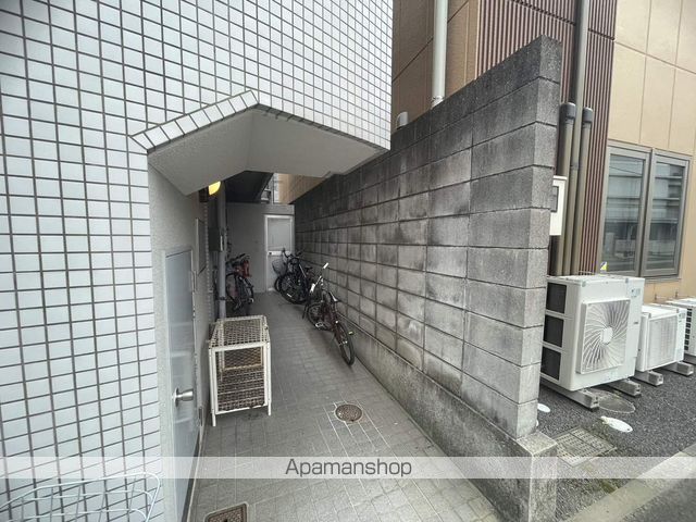 第12片山ビルの玄関写真
