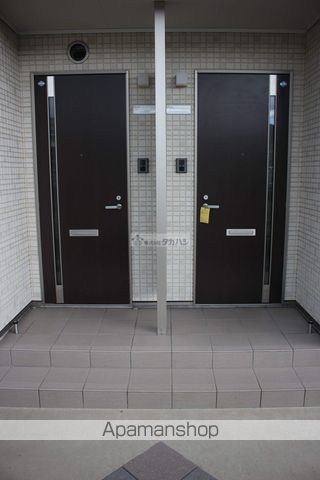 尾道市 2階建 築8年の玄関写真