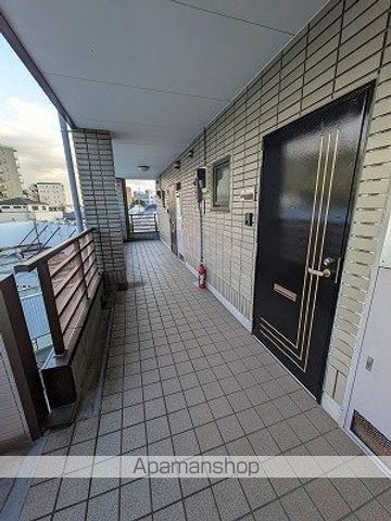 鈴与レジデンスの玄関写真