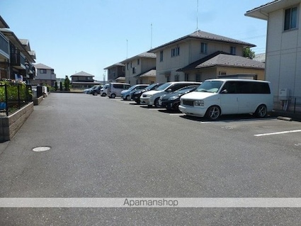 ノイエ・シュタット　ＡＢ[2LDK/55.44m2]の駐車場