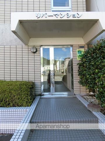 リバーマンションの玄関写真