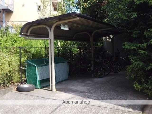 レオパレスELANIIの玄関写真