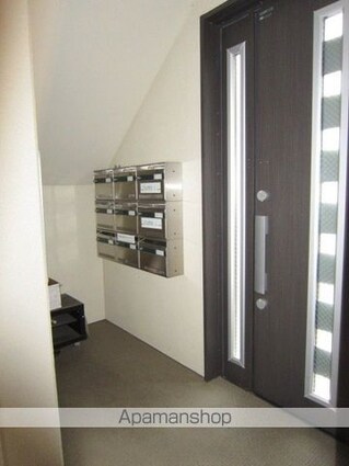 クローバーハイツ[1LDK/30m2]のエントランス1