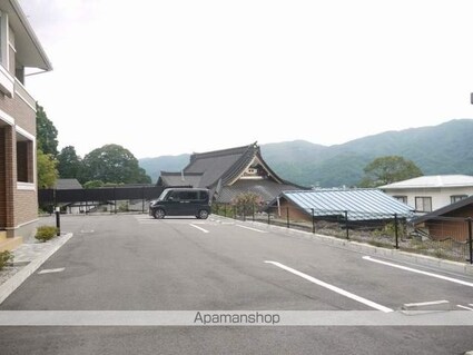 サンヒルズ[2LDK/55.23m2]の駐車場