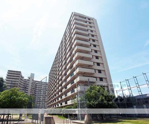 ライオンズマンション京都淀 A棟の外観写真