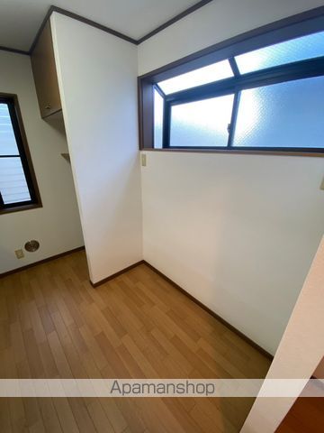 厚木市 3階建 築26年の内装写真