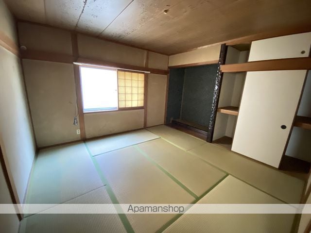 八幡市 3階建 築46年の内装写真