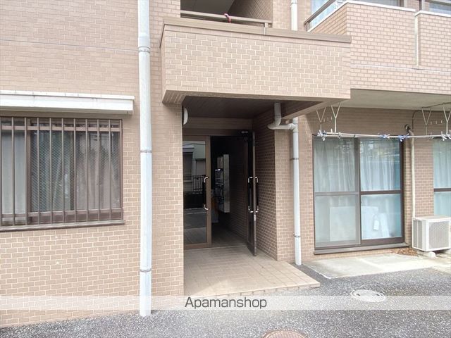 リヴィールマンションIIの玄関写真