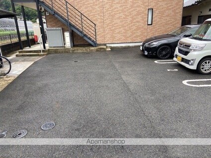 レオネクストアーク[1K/25.89m2]の駐車場