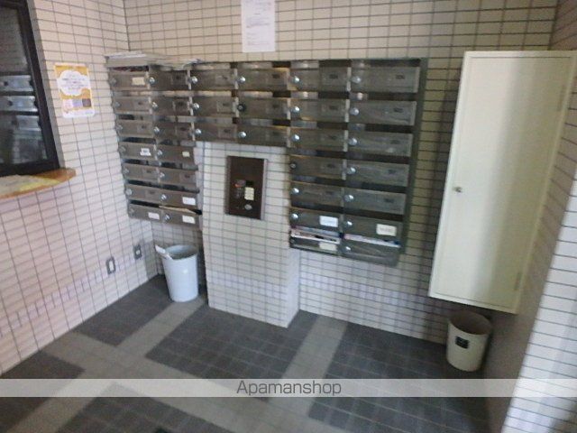 ペルドゥエープス美園の玄関写真