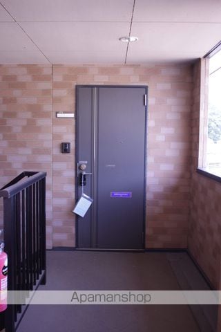 フォブール深坂の玄関写真