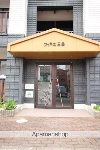 フィネス三条の玄関写真