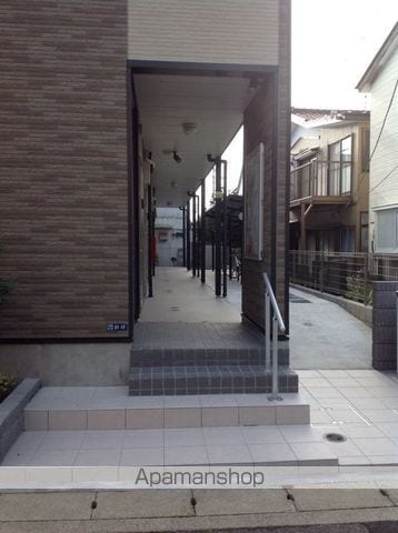 レオネクストなかたの玄関写真