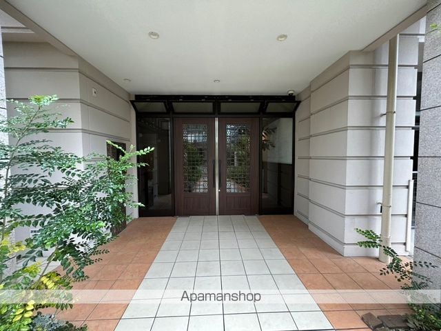 アリビオ江坂南金田の玄関写真