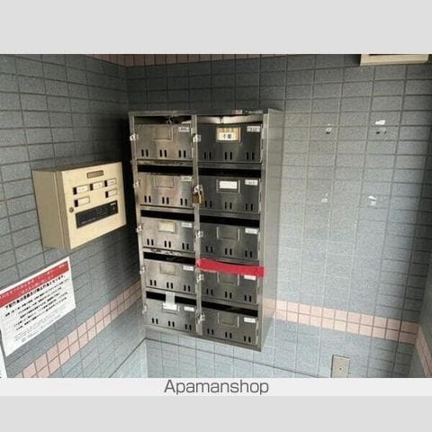 ローヤルハイツ菊水元町の玄関写真
