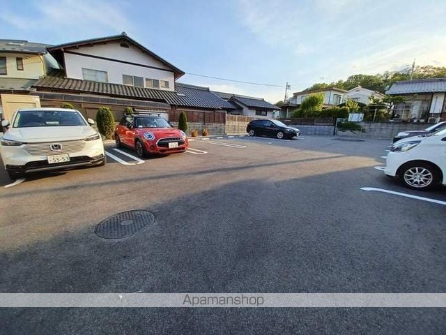 ヴィラ　沢村[1K/40.78m2]の駐車場3