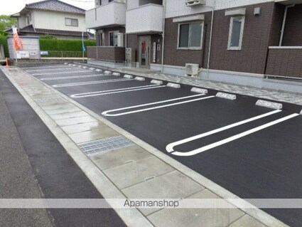 プレンティー新徳田[1LDK/40.29m2]の駐車場