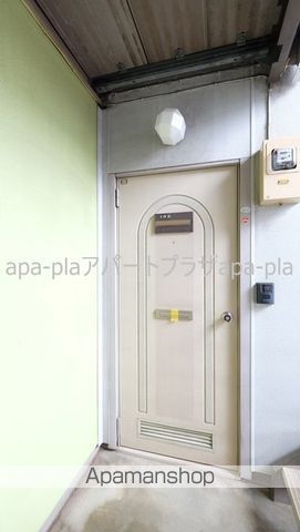 スカイハイツ西B棟の玄関写真