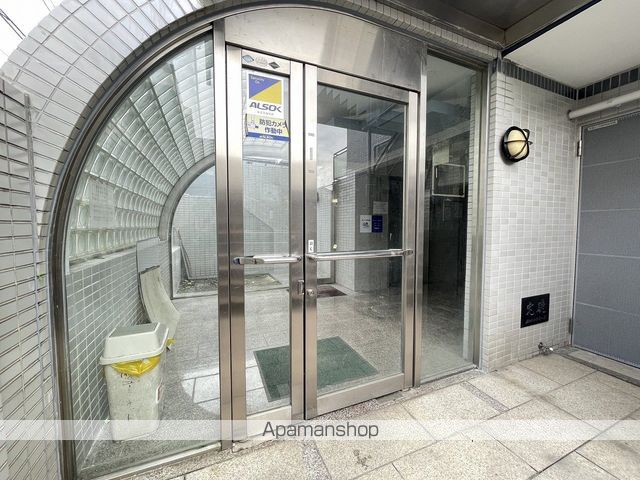 ソリッドリファイン大和の玄関写真