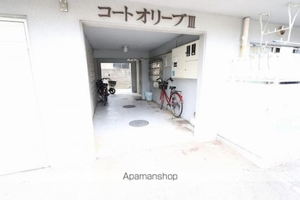 コートオリーブⅢ[1K/19.44m2]のエントランス