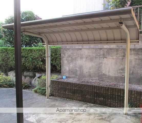 レオパレスアルティーの玄関写真