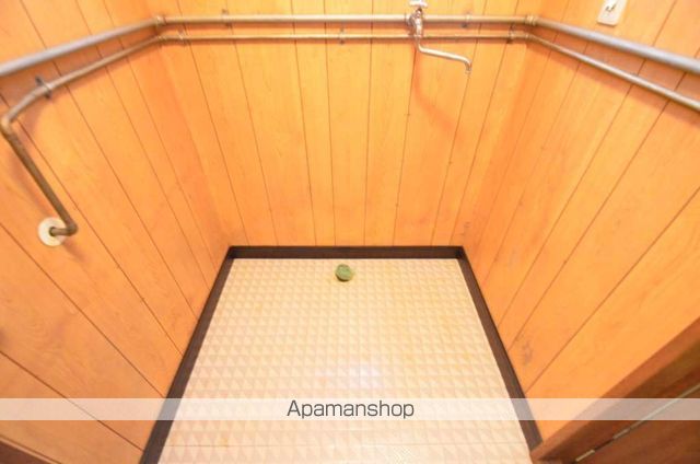 弥生町一棟二戸建の内装写真