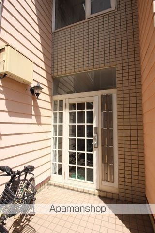 リラハイム円山の玄関写真