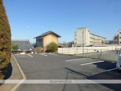 ハイツ学園通り[1K/24m2]の駐車場