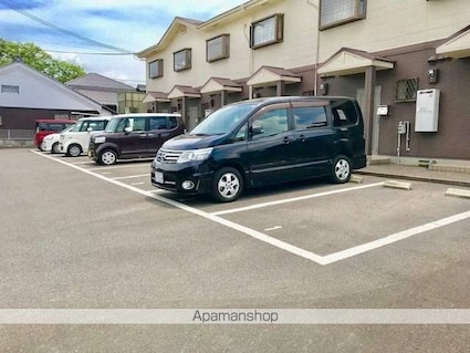 滋賀県東近江市西中野町[2LDK/59.62m2]の駐車場2