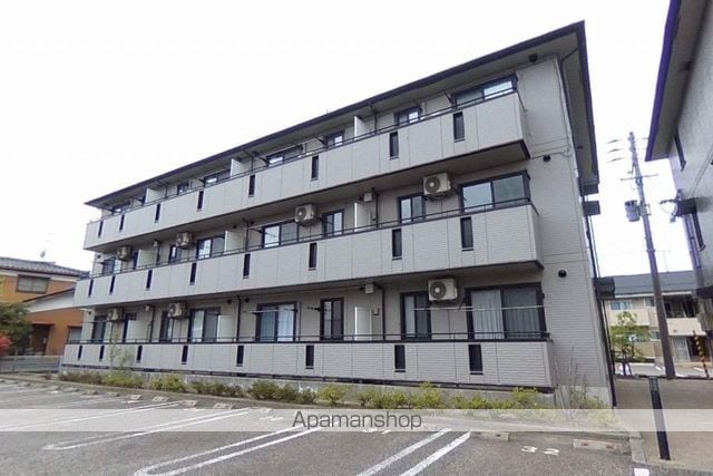 ロイヤルタウン松崎 AB
