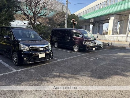 レオパレス美国[1K/19.87m2]の駐車場2