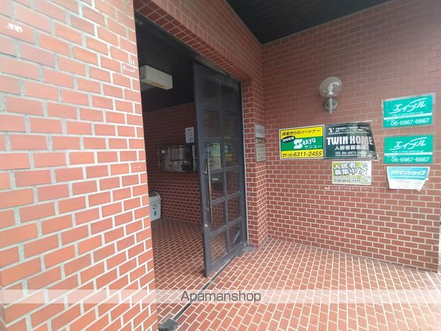 安井ビルの玄関写真