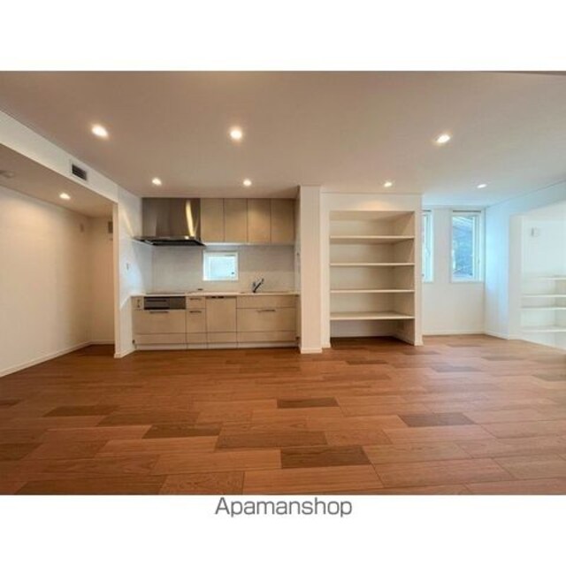 世田谷区代沢２丁目戸建[2LDK/100.02m2]のリビング・居間3