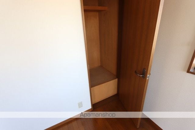 福山市 2階建 築27年の内装写真