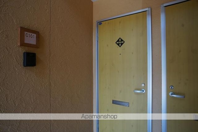 ランドマーク高見Cの玄関写真