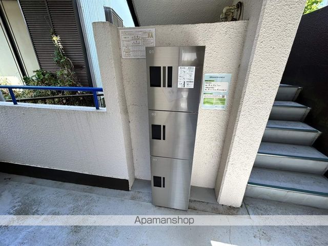 フローラルコートIIIの玄関写真