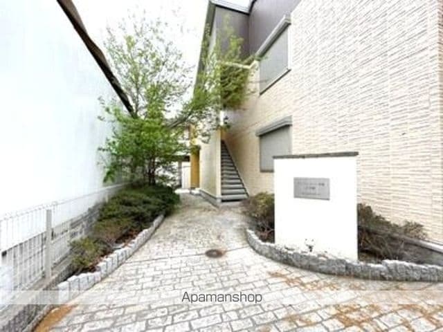 グリーンコート貝塚3号館の玄関写真