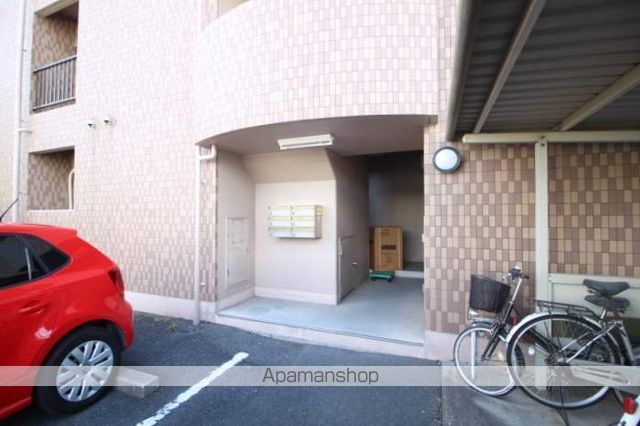 ロイヤルコートの玄関写真