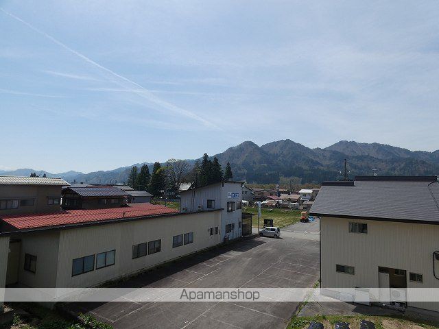 ビレッジハウス古川2号棟の玄関写真