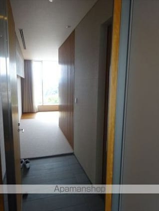 和歌山県和歌山市十番丁[2LDK/141.45m2]の玄関
